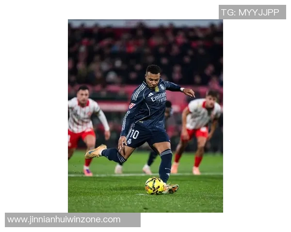 姆巴佩西甲前11轮狂轰13球仅次于C罗成皇马新传奇