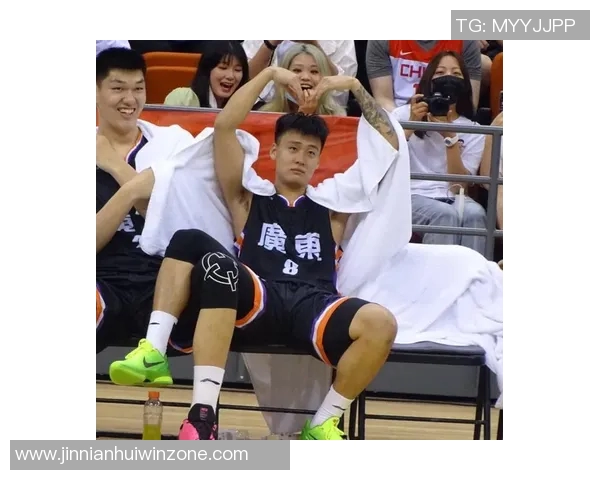 四人得分20展现团队篮球魅力库里期待继续打出精彩表现