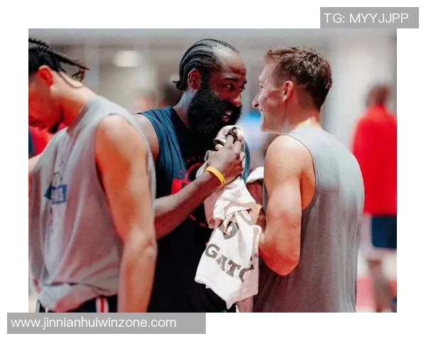 小卡称赞训练营表现出色年轻球员防守沟通能力显著提升