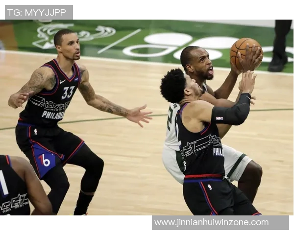 布克连得五分迅速拉开比分罚球线急停跳投与反击三分震撼篮网 布克连得五分迅速拉开比分罚球线急停跳投与反击三分震撼篮网